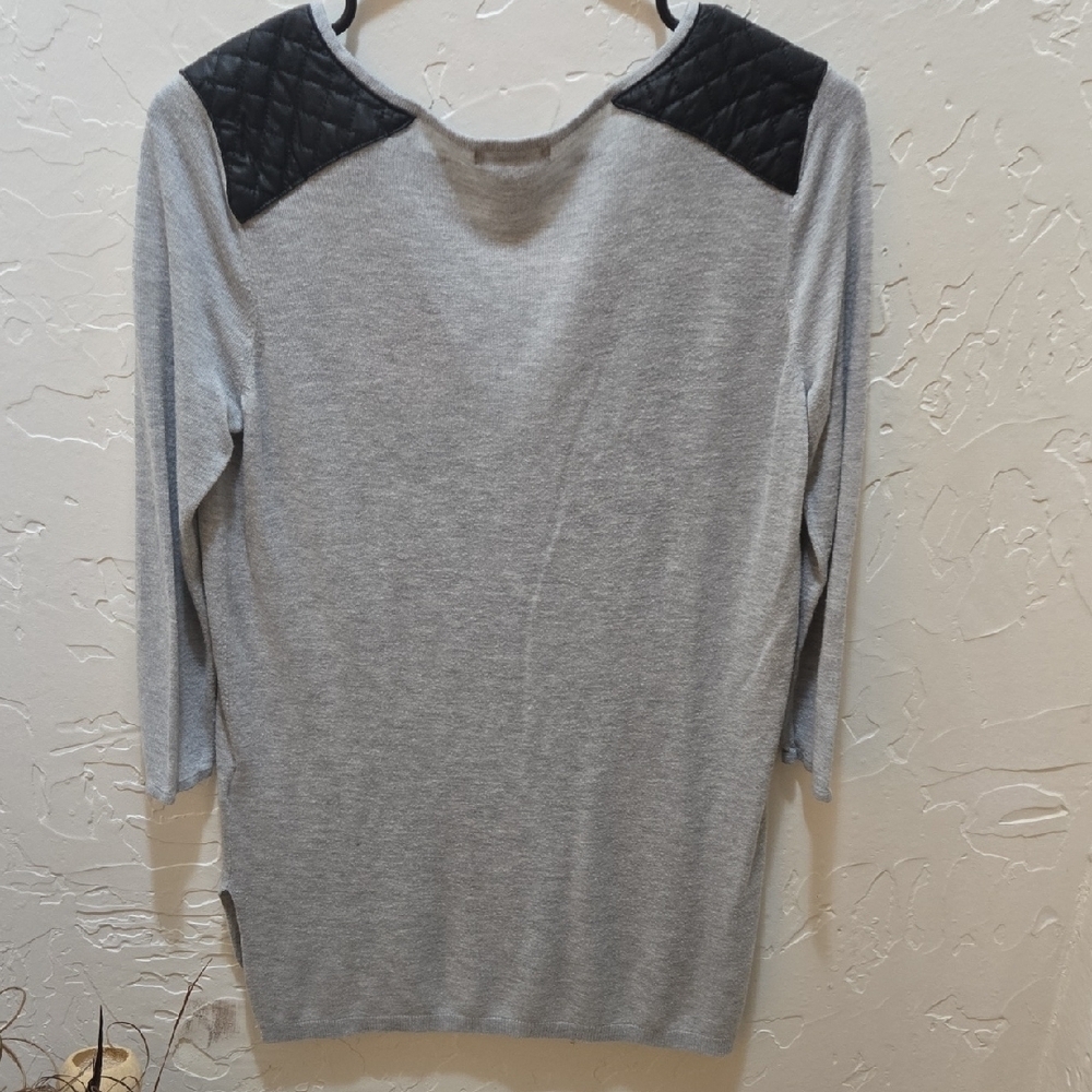 3/$10 H&M Soft Gray Knit Top - Picture 3 of 6
